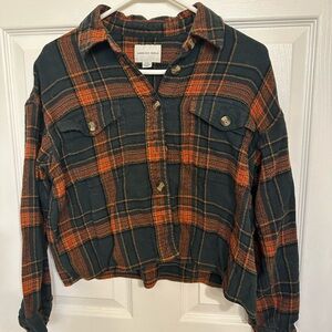 American Eagle short / cropped plaid button up. Size small